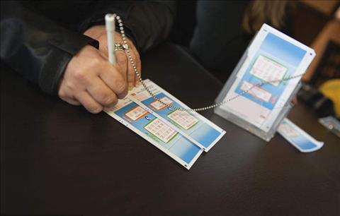 Nguoi dan ong that nghiep vi Covid-19 bong choc doi doi nho xo so